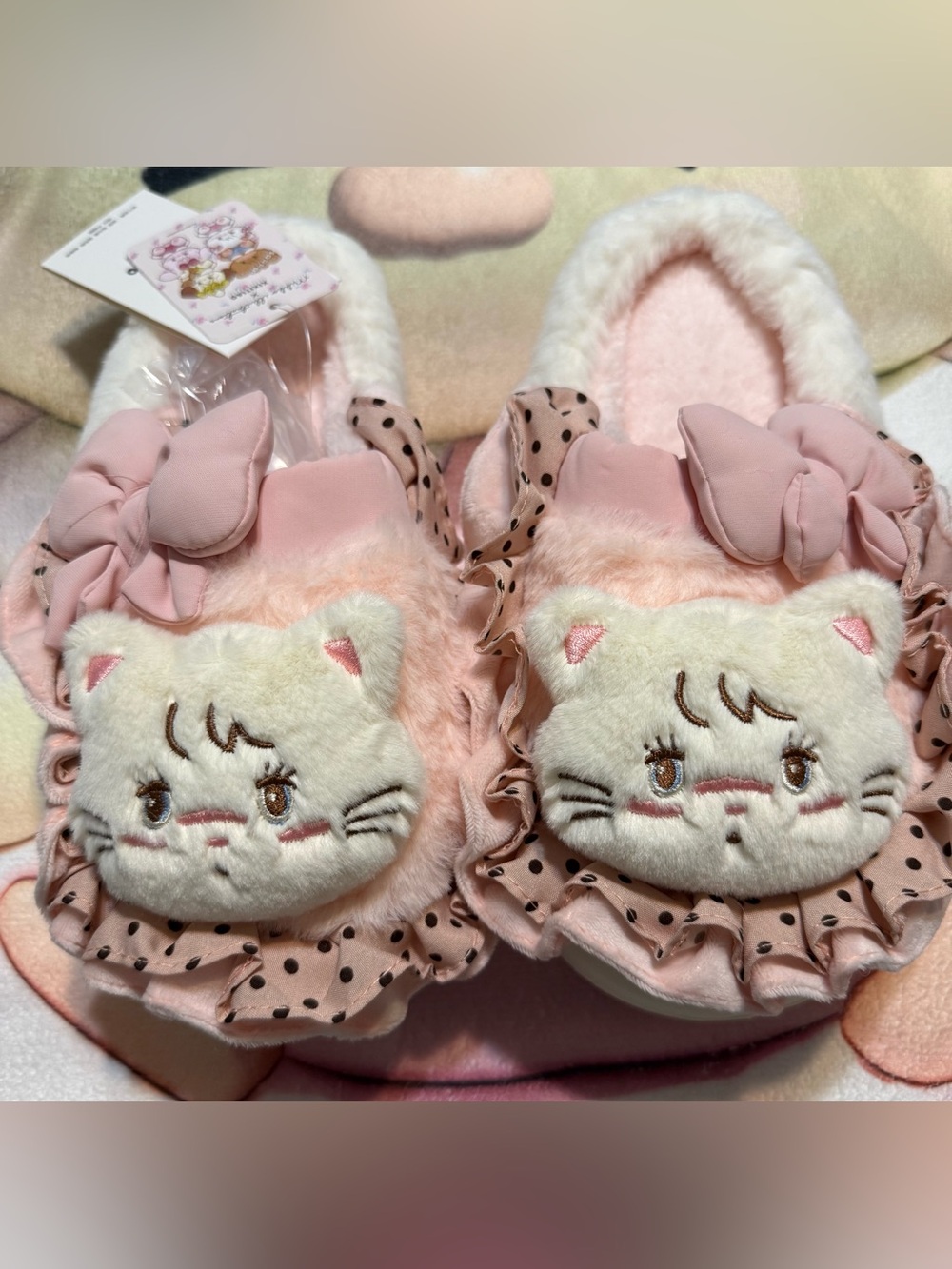 🆕 Mikko Illustrations Mousse Slippers with Pink Bow